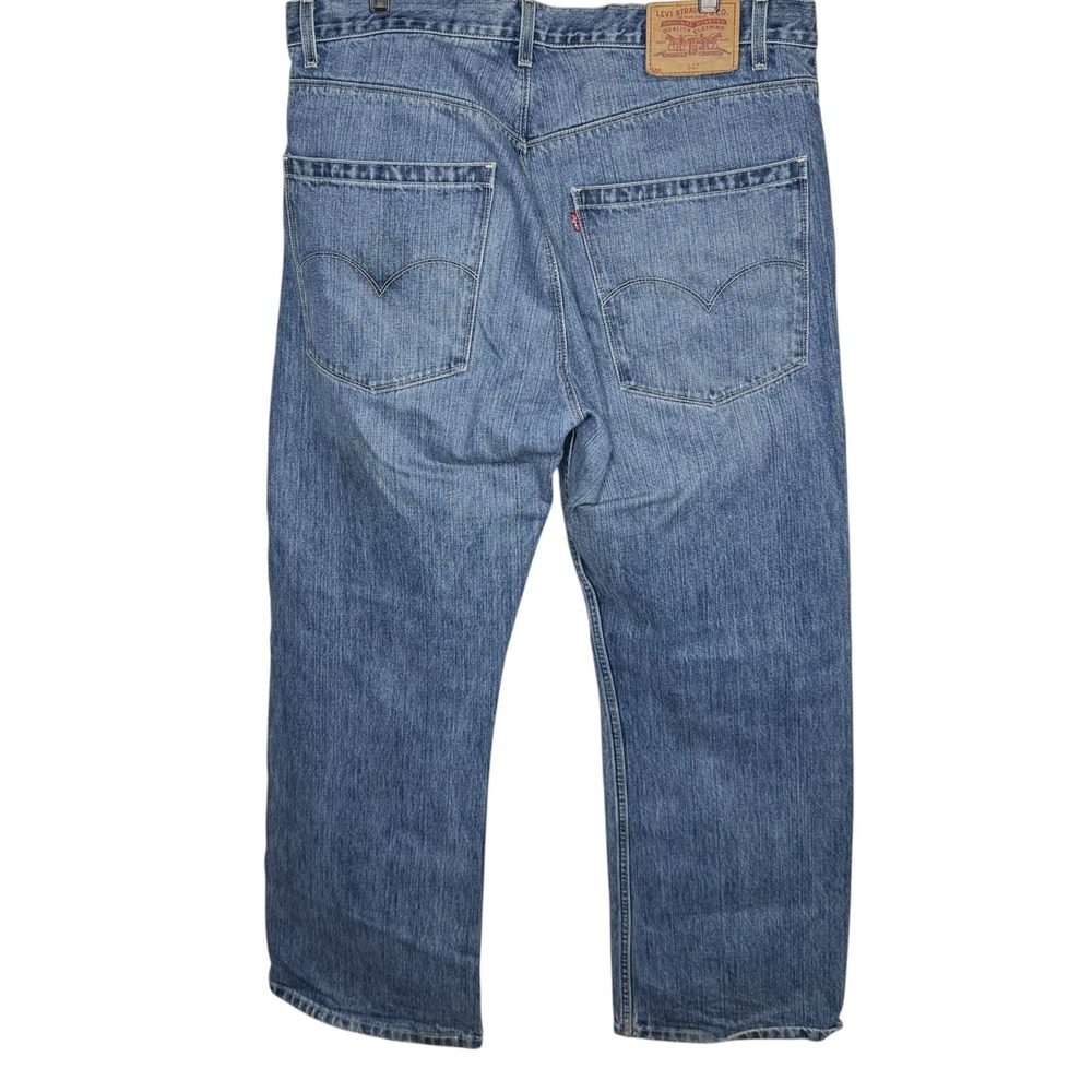 Levi's 557 Relaxed Boot Fit Jeans Medium Wash Cotton Denim Men's Size W38 x L30 - Picture 2 of 15